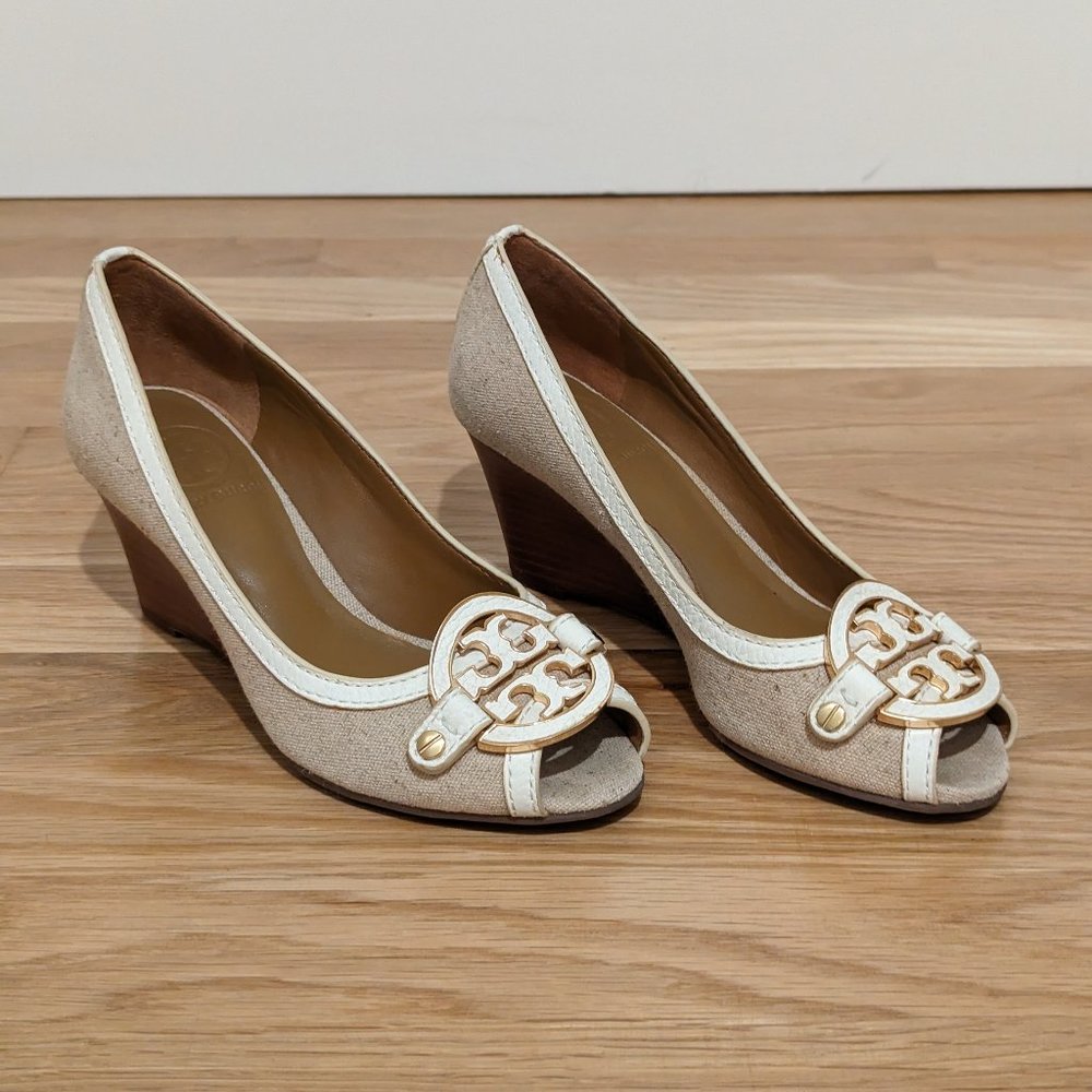 Tory Burch Amanda Wedge Natural - Size 5